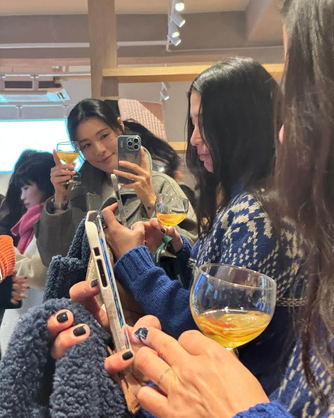 カヒ さんのインスタグラム写真 - (カヒ Instagram)「사랑스러운 브랜드 @sienne.official 플래그십 스토어 오픈💚❤️ 축하해요 어쩜 이리도 사랑스러우면서 시크하고 클래식하고 다해?」12月1日 15時11分 - kahi_korea