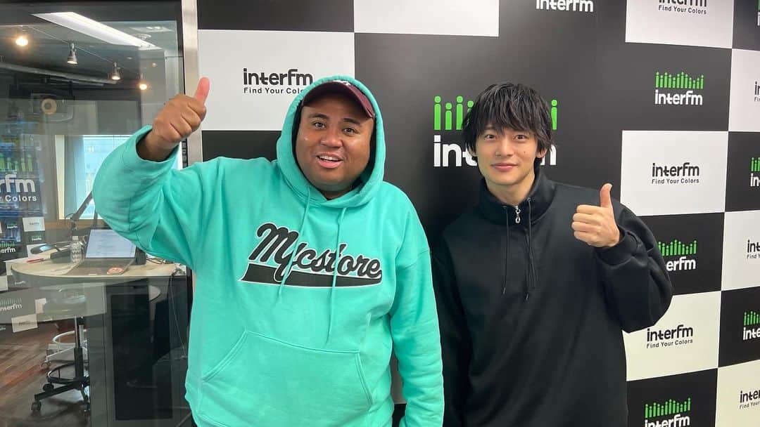 平田雄也のインスタグラム：「アントニーのALL-IN聴いてくださってありがとうございました☺️ アーカイブもあるようなので是非聴いてみてください。radikoから聴けます！👂 アントニーさんとお会いできて嬉しかった〜！ ポーカー勉強勉強🖋  #ラジオ #ポーカー #アントニー さん #楽しかった」