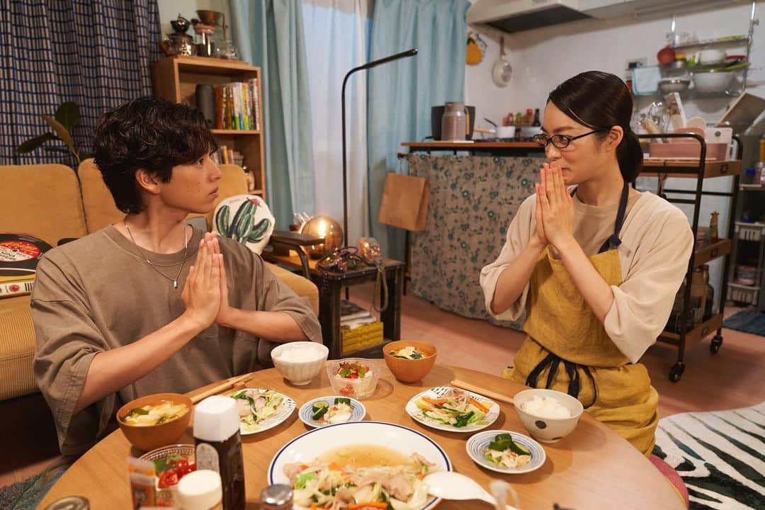 テレビ東京さんのインスタグラム写真 - (テレビ東京Instagram)「🍚#きのう何食べた？ season2🥢 第9話🍳今日12/1(金)深夜24時12分〜  *─────────────* ベトナムから帰国した祐（マキタスポーツ）は、 ベトナムに店を出すという野望を 賢二（内野聖陽）に打ち明ける。 新たな挑戦をするなら今がラストだといい、 ついては日本の店を賢二に任せたいという。  ２人の時間が減ることに不安を抱くが、 史朗(西島秀俊)に背中を押され、 店長になる覚悟を決める賢二。  だが予想通り激務の日々に。 ２人で食卓を囲む回数が明らかに減ってしまう。 史朗もまた仕事量が増える一方で…。 *─────────────*  #西島秀俊 #内野聖陽 #マキタスポーツ #高泉淳子 #坂東龍汰 #朝倉あき #チャンカワイ #中村ゆりか #椿弓里奈 #中澤実子  ©️「きのう何食べた？ season2」製作委員会 ©️よしながふみ／講談社」12月1日 15時14分 - tvtokyo_pr