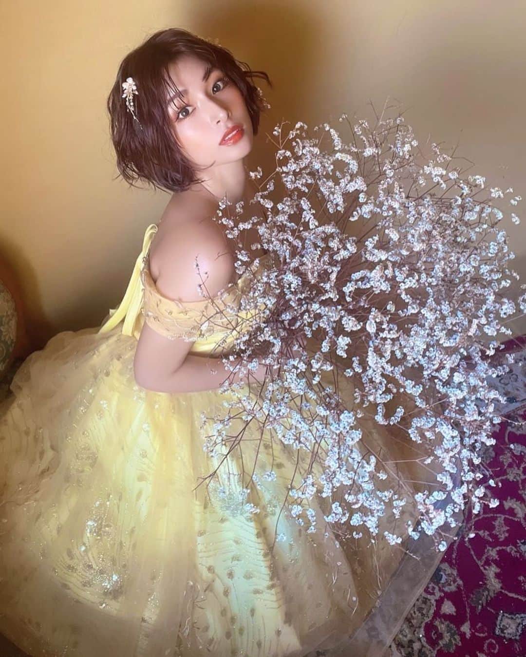 藤井マリーさんのインスタグラム写真 - (藤井マリーInstagram)「🤍  サーキットのおてんばプリンセス💎 『 ギャルパラ＋Vol.99 』  #レースクイーン 最後のギャルパラ＋ スペシャルグラビア公開しました🏰🤍  もうチェックしてくれましたか？ 珍しくおでこ解禁してるので是非🤭笑  ギャルパラに登録し、私のスペシャルグラビアを見た方は 現在投票中の日本レースクイーン大賞に挑戦している 仲間に合わせて投票もよろしくお願いします🙏✨  夢のグランプリを目指す！ ❤️松田蘭ちゃん  チームを背負って再び戦う！ 🤍亀澤杏菜ちゃん  目指すはトップレースクイーン！ 🧡広瀬晏夕ちゃん  今年こそは絶対受賞！ 💙小湊美月ちゃん  大賞だけでなく副賞狙いのみんなも毎日呼びかけていて それぞれ目指す場所に向かって長い期間戦っています！  皆で力を合わせましょう🫶 応援よろしくお願いします！  #グラビア #写真集 #ギャルパラ #ドレス   定期プロフィール🥀  #くびれ 55cm #おしり 1m #砂時計くびれ  #レースクイーン #グラビアアイドル #骨格ストレート #ボクシング女子 元 #美容部員 #ショートカット #instagood #藤井マリー #japanesegirl」12月1日 15時24分 - fujimary_6