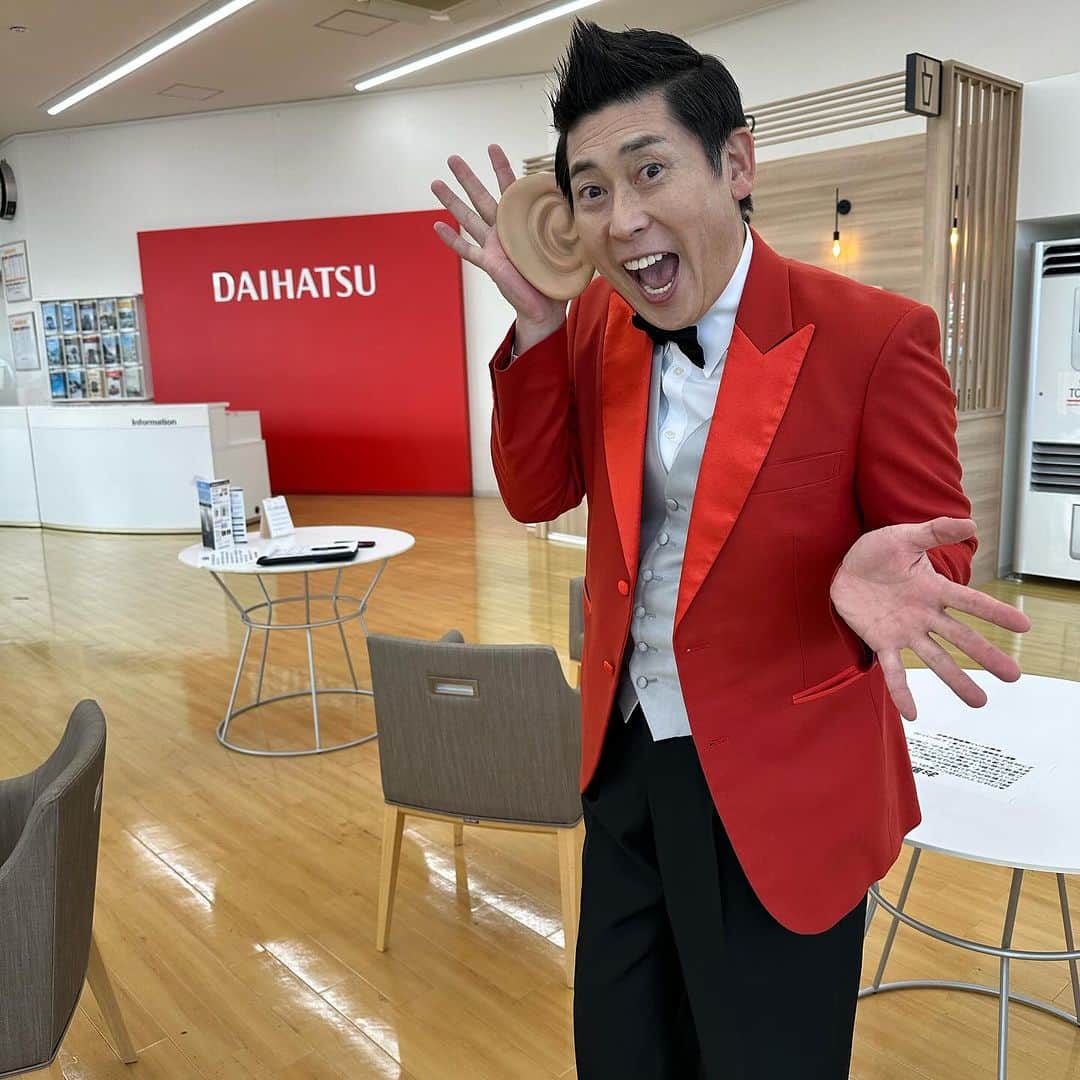 マギー審司のインスタグラム：「今日は仙台でダイハツさんのCM撮影‼️  新幹線の時間まで牛タン食べてます(^^)  https://youtu.be/WvyBJE78H4w?si=krkS-JzpoHKNsCRn」
