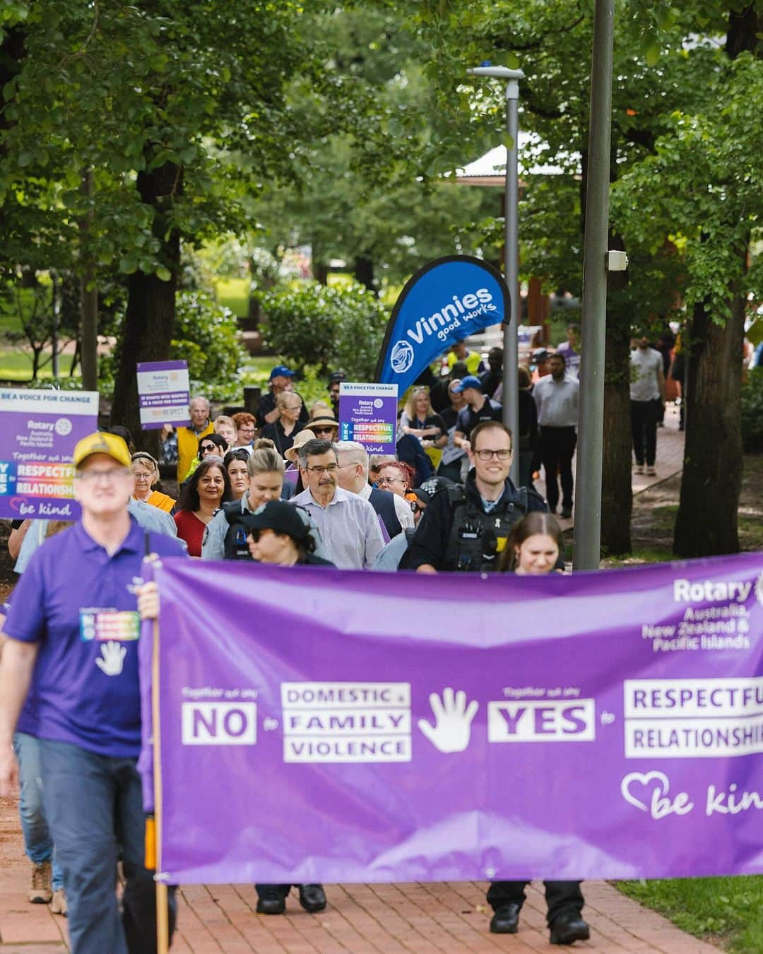 デビッド・ポーコックさんのインスタグラム写真 - (デビッド・ポーコックInstagram)「Thank you to everyone who came to march for an end to family & domestic violence this morning. And calling for more funding for services.   Thanks to Rotary & all other organisers, & to @chloe_hosking_ & Melissa Gumley for your powerful words.」12月1日 15時42分 - davidpocock