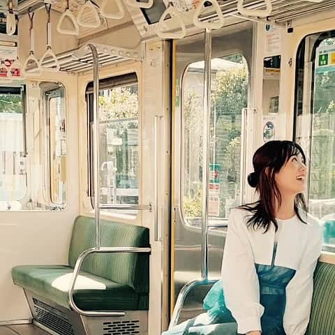 瀬戸麻沙美さんのインスタグラム写真 - (瀬戸麻沙美Instagram)「こちらはパンフレットに載っている、#青ブタ聖地巡礼 したときのオフショになります🚃」12月1日 15時36分 - seto_asami