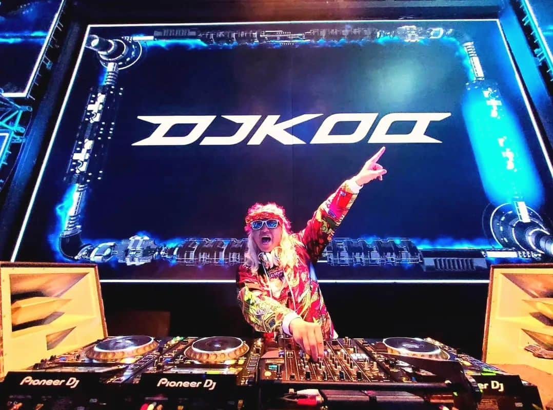DJ KOOのインスタグラム：「#今日から12月 ！！ 今年もあと1ヶ月です！！ 一緒に楽しく盛り上がって行きましょう！！  健康第一！！今月もよろしく DO DANCE！！    #DJKOO」