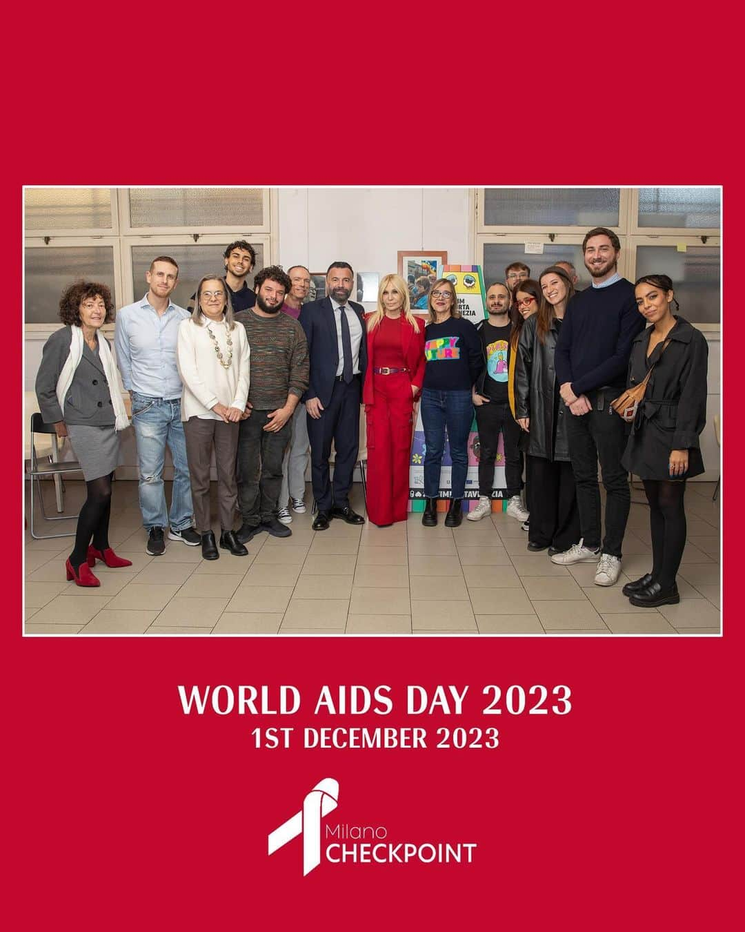 ドナテラ・ヴェルサーチさんのインスタグラム写真 - (ドナテラ・ヴェルサーチInstagram)「This World AIDS Day I visited a place close to my heart.     @milano.checkpoint is a volunteer-staffed clinic that tests for HIV and other STIs and provides free access to PrEP, which prevents HIV.   Together with my friend @alessandro.zan, we met the amazing community who help run this vital service. Checkpoint is open to everyone; no matter how they identify, or where they come from.   Getting tested is one of the best ways we can stop the spread of HIV.    I have made a personal donation to @milano.checkpoint to support 250 free sexual health tests.    This World AIDS Day, wherever you are, please get tested ❤️ #WorldAIDSDay」12月1日 15時57分 - donatella_versace