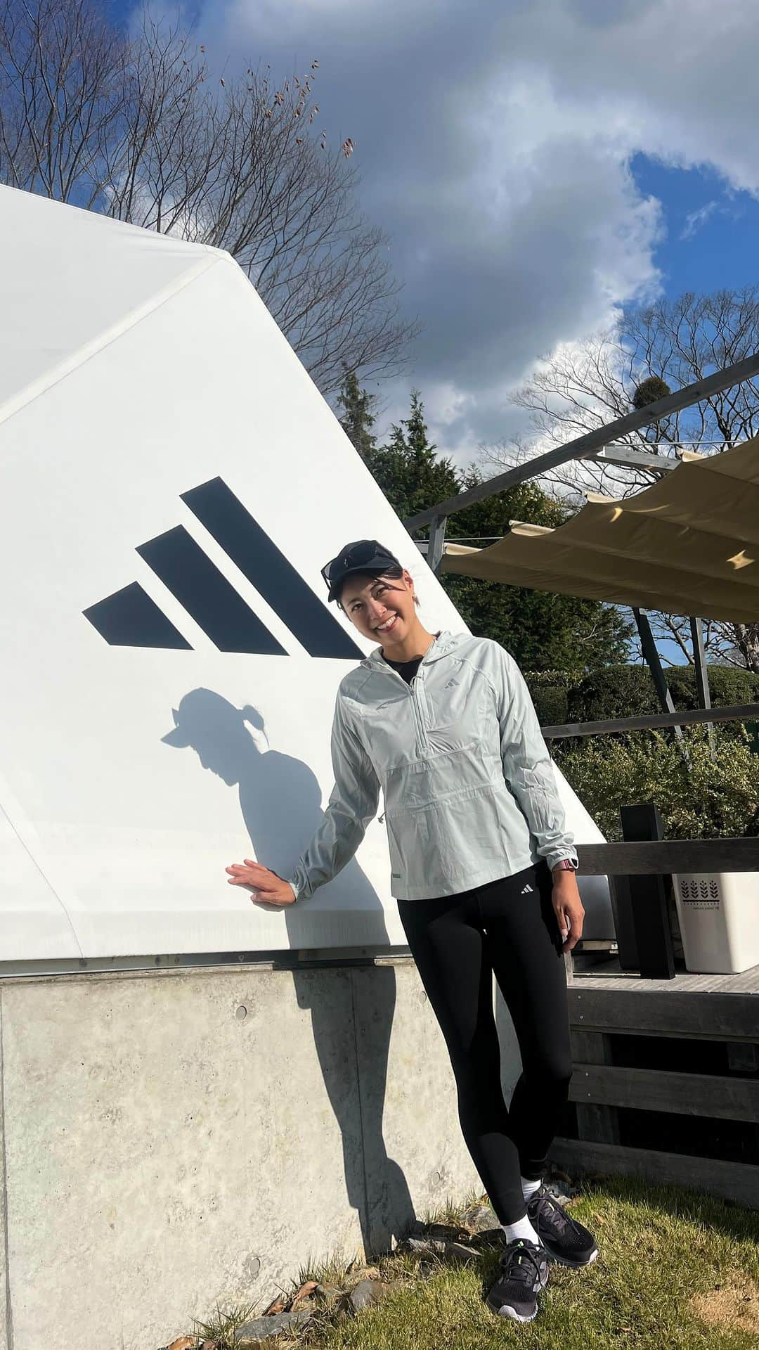 中村優のインスタグラム：「adidasのSUPER COMFORT SUPERNOVA TOURで東京→千葉のSport & Do Resort リソルの森へ🌲🚌🌈 @adidastokyo  新作ランニングシューズ「Supernova Rise」を履いてみんなでランニング👟   @nakano_jamesさんに快適ランのための動き作りを指導していただき、驚くほど走りが快適に！！ Supernova Riseの足首周りのフィット感、そしてほどよい硬さのあるクッションがとても気持ちよく走らせてくれました🙌🏼  紅葉の中走って、美味しい食事、そしてフットマッサージまで…！ 仲間たちと自然の中で身体を動かすって、最高に気持ちが良くってしあわせ🌱🌱   #adidasSupernova #PR」