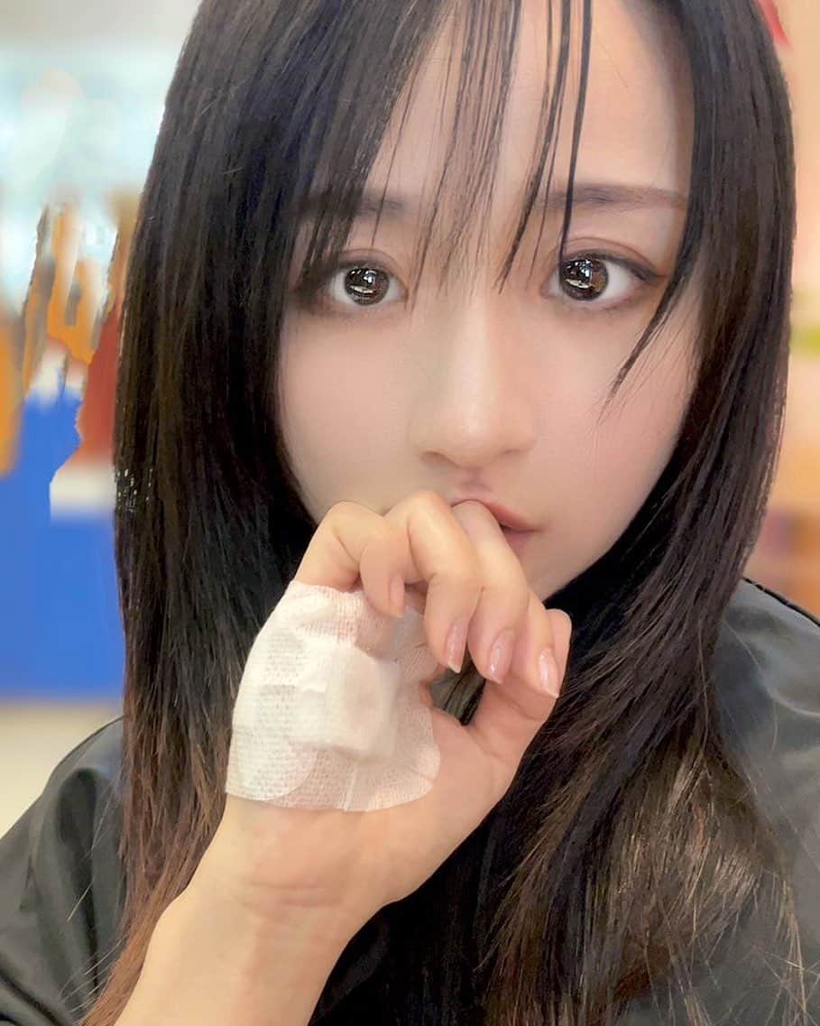 久保亜沙香のインスタグラム：「12月になっちゃいましたね🎄  映画の日だし映画でも観に行きたいけどなぁ。  11月もあっという間だった。  あまり呟けてないけど(今は呟きって言わないのかな。。。？) わたしは元気ですよ˘‧̫˘  寒くなってきたから風邪などひかないでね！  今月もよろしくお願いしますо」