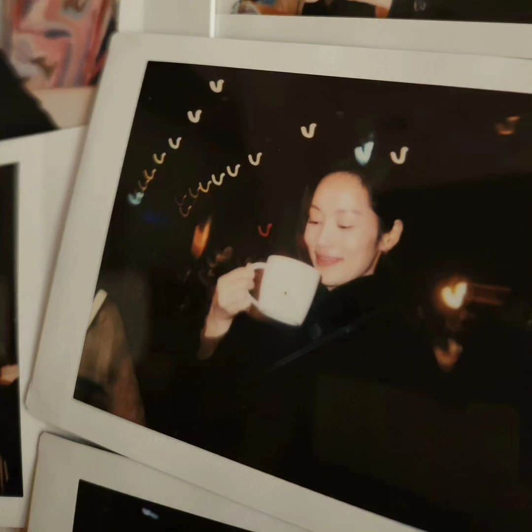 ユン・アジョンのインスタグラム：「. 고 작은손으로 케잌만들어주고 칭찬도또박또박  photo by 그래 너 너어🩷  #지난주말 #나와언니와조카 #홍대데이트」
