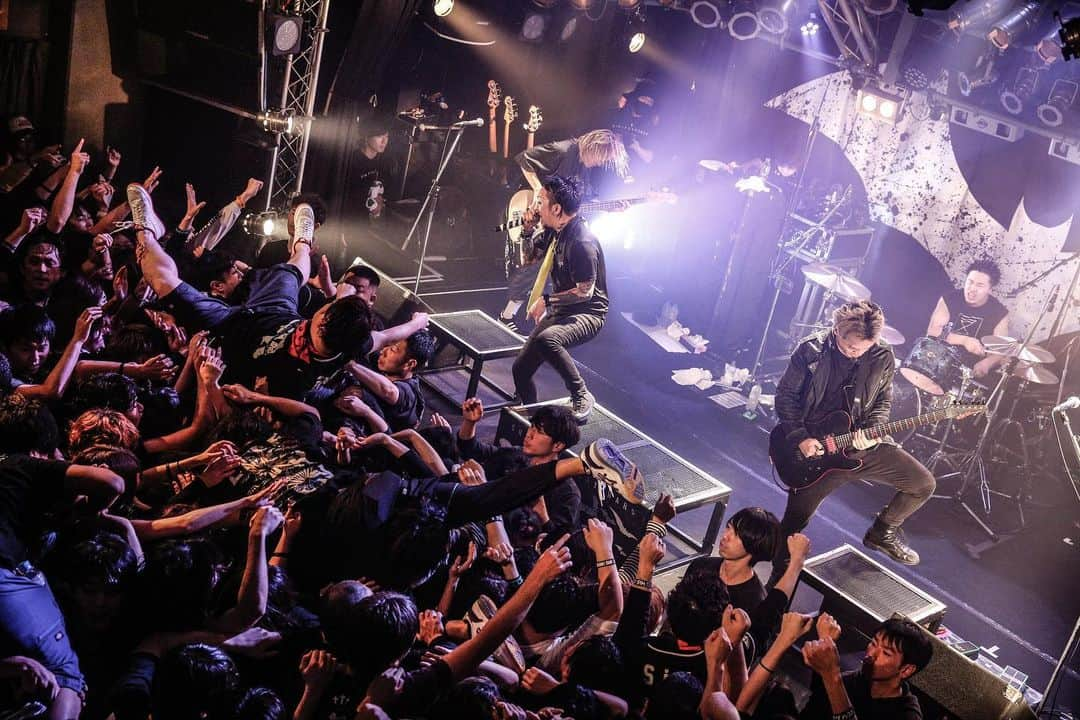 MAH さんのインスタグラム写真 - (MAH Instagram)「SiM “PLAYDEAD” WORLD TOUR SEASON 1 in 🇯🇵 Day 17 at Saga GEILS.  #SiM #PLAYDEAD #ROTTENGRAFFTY  📷 @koheisuzukiphoto」12月1日 16時31分 - mahfromsim