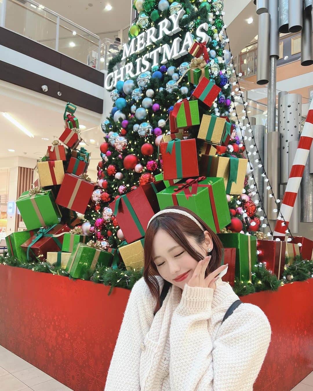 のインスタグラム：「12月だねっ🎄❤️ サンタさん来るかな？😽」