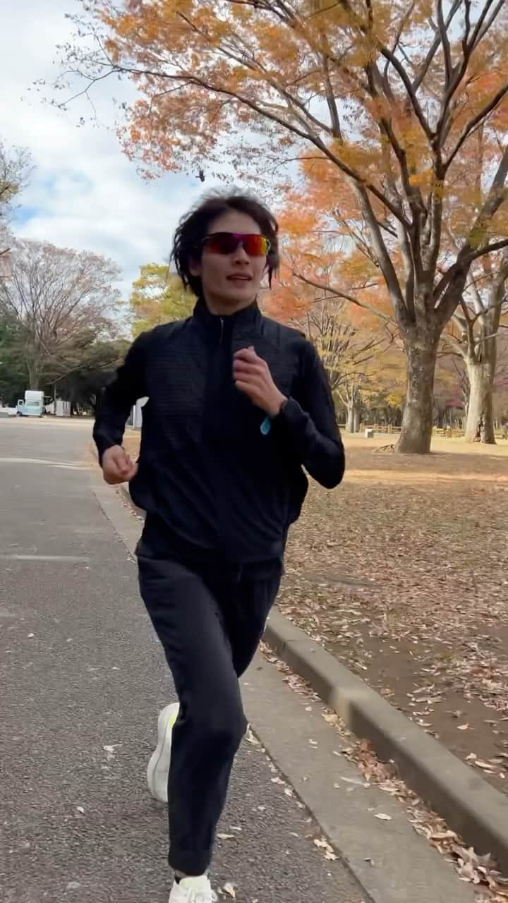 西谷綾子のインスタグラム：「🏃‍♀️🍁 先日、20kmイベントの後に @ganbaleyusuke が流しを撮ってくれたよ🏃‍♀️  代々木公園は紅葉が🍁綺麗だったぁ 街はイルミネーション🎄がキラキラ💎  11月の走行距離は225kmでした🥹  12月はいろいろいろあるーー！ 元気に駆け抜けるぞーー❤️‍🔥❤️‍🔥 余裕を持って行動する🐾」