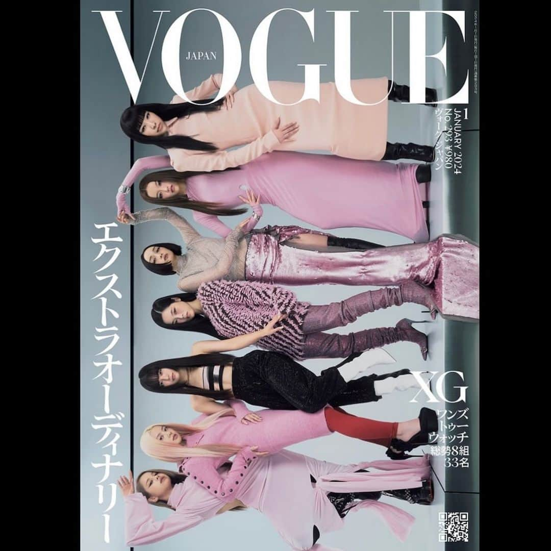 ギュテさんのインスタグラム写真 - (ギュテInstagram)「VOGUE JAPAN 1月号にて 「VOGUE BEAUTY AWARDS 2023」 の審査員を、昨年に続き務めさせていただきました🏆  今年は去年に比べてより成分や機能性に特化したコスメが多く、スキンケアやベースメイク、アイシャドウなどのポイントメイクにおいても「ツヤ感」や「輝き」がテーマだったかと思います。  僕も普段から愛用する優秀なコスメばかりで優劣を決めるのは酷でしたが... 各部門ごとに選定させていただきましたので是非チェックしてみてください！  雑誌、WEBどちらからもご覧頂けます！ 表紙は @xgofficial だよ💞  WEBの方ではより詳しく選んだ商品が見れますので是非参考にしてみてね✨  @voguejapan  #VOGUEBEAUTYAWARDS2023 #VBA2023」12月1日 16時36分 - kimgyutae_official