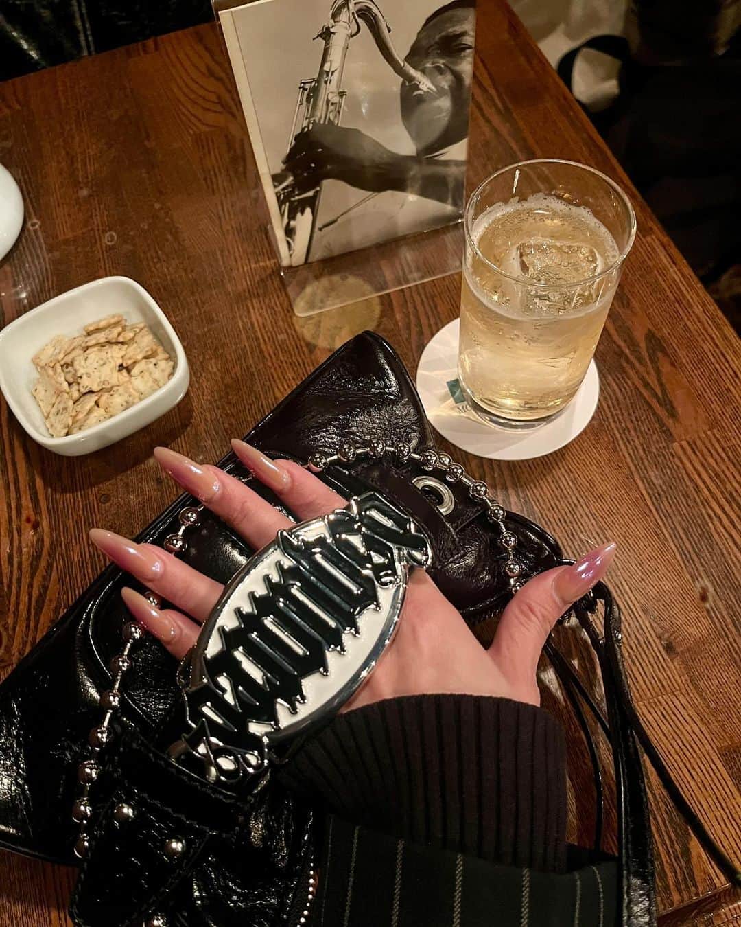 Unaのインスタグラム：「My night life #photodump 🍸🎶🇯🇵💜🎂🫶」