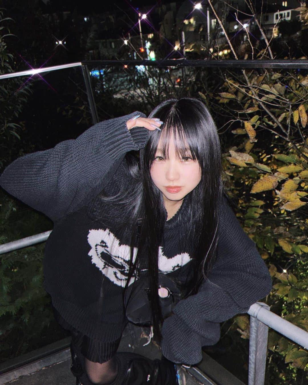 荒井麻珠のインスタグラム：「🍂🌃🌬️」