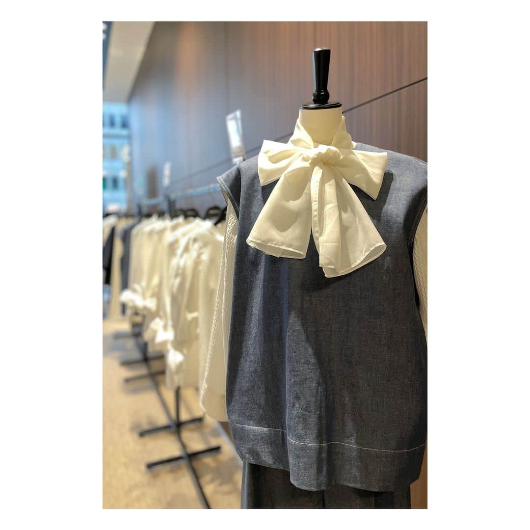 yoriのインスタグラム：「yori 2024 spring collection 大阪東京名古屋 全ての先行受注会 終了致しました！  ご来場の皆様誠に ありがとうございました。  online shopでの先行受注は 12/8 pm12:00となります。  もう少々お待ちください。  #yori_japan」