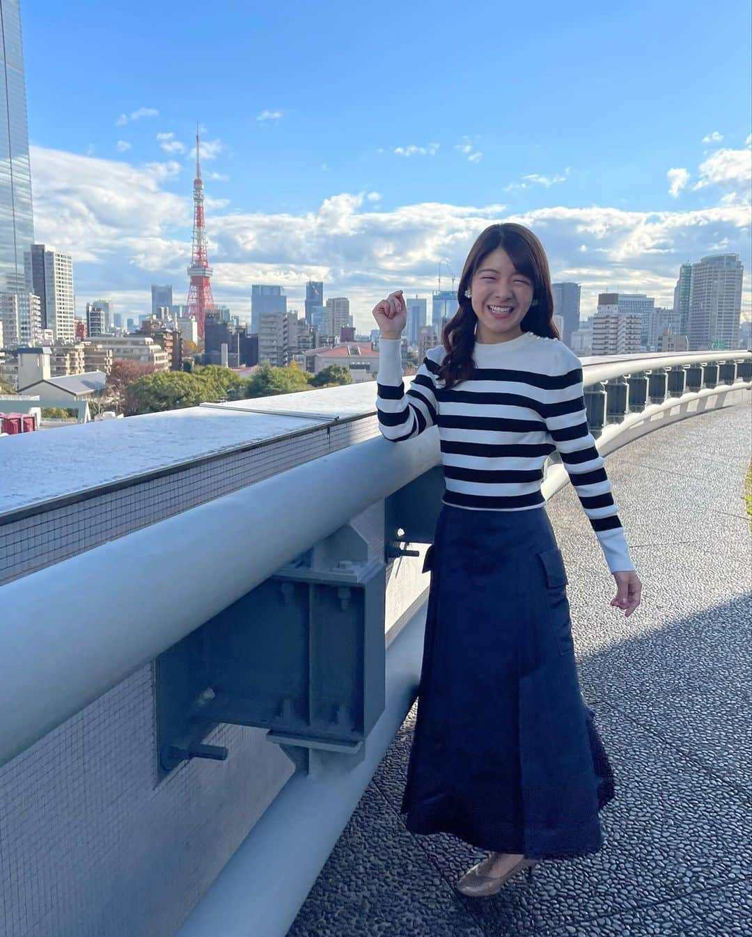 廣津留すみれさんのインスタグラム写真 - (廣津留すみれInstagram)「It’s December! Tokyo tower view with refreshing winter air 🥰 #MorningShow #OOTD ⠀ けさのモーニングショーは時間学のお話⏳ 新しい刺激やイベントを増やして 楽しい時間を長く過ごしたいですね🥳 今朝の屋上は冷たく爽やかな 冬の風が吹いていました💙 ⠀ 衣装 @beams_official  Jewelry @wisp_jewelry  ⠀ ⠀ ⠀ ⠀ #fashion #hair #makeup #tokyo #tv #morning #winter #december」12月1日 16時56分 - sumire_vln