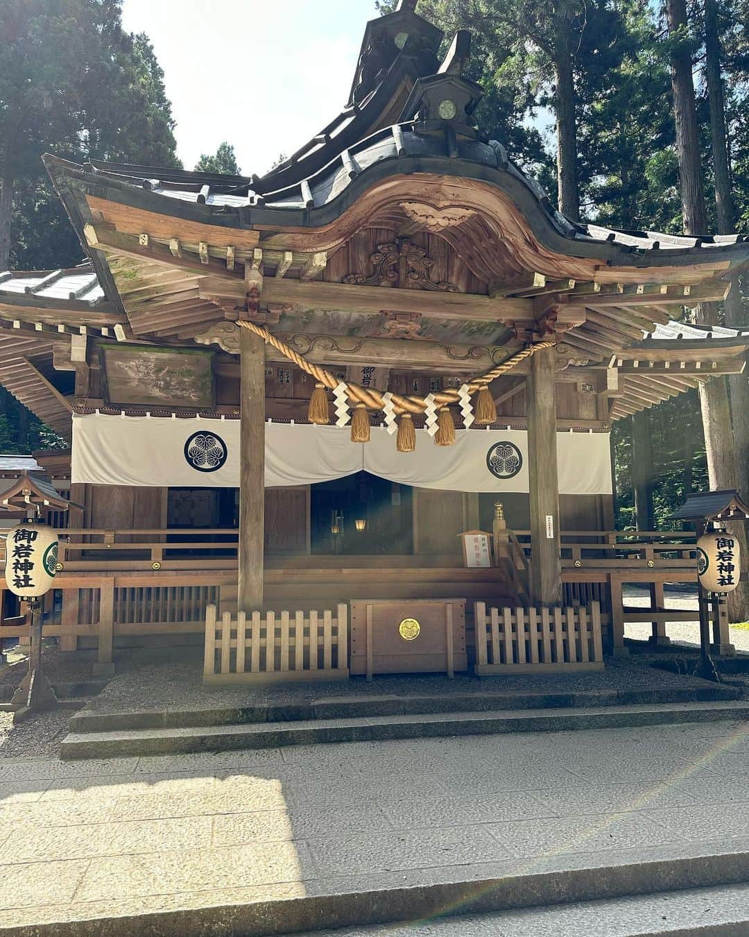 篠崎ゆうきさんのインスタグラム写真 - (篠崎ゆうきInstagram)「○△×  御岩神社  山頂まで行くのに 片道1時間凄い険しい山と思わず 動きやすい格好で上がらないとダメだし 飲み物とか🥤持っていかないとキツいのに 何も持っていかず山頂まで行きました🙋‍♀️笑  朝イチに山登ったので すごいパワー頂いて帰りました👏  体力に自信ない方は 杖持っていかないと上がれないくらい 山道は険しいです🥲  でも絶対行った方がいいと思います✨  #御岩神社 #パワースポット #ここはホントすごい #篠崎ゆうき」12月1日 17時09分 - snyu_uk