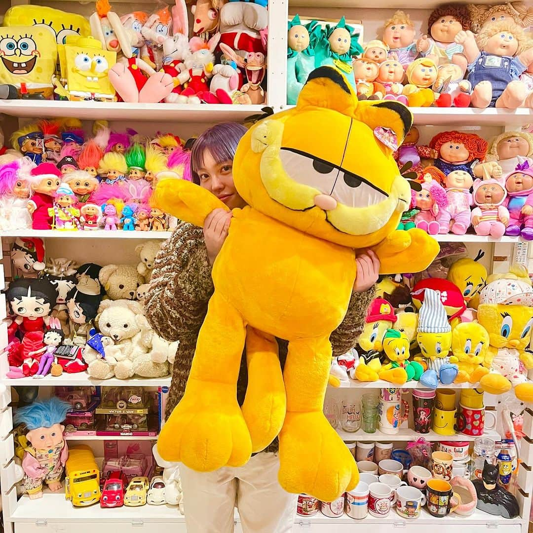 おもちゃやSPIRALのインスタグラム：「Big Big Size GARFIELD入荷しました🐈✨  特大サイズです！」