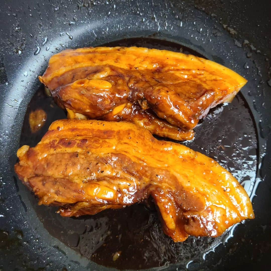 チェ・シラのインスタグラム：「수육도 가끔은 좀 특별하게 통오겹간장수육🍖」