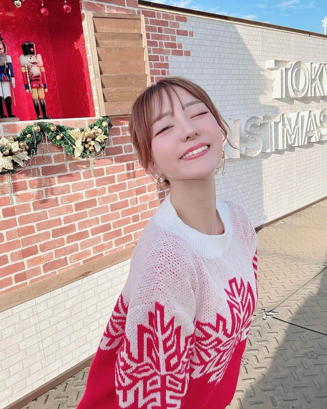 堀尾実咲さんのインスタグラム写真 - (堀尾実咲Instagram)「クリスマスマーケット行ってきたよん🎅❤️  毎年楽しみなホットワイン、今年も美味しくいただきました🍷  #christmas #christmasmarket #christmasdecor #christmastree #shein #クリスマス #クリスマスマーケット #クリスマスツリー #クリスマスコーデ #外苑前 #外苑前いちょう並木 #外苑 #今年は明治神宮外苑でクリスマスマーケット #pr」12月1日 17時08分 - misaki.horio