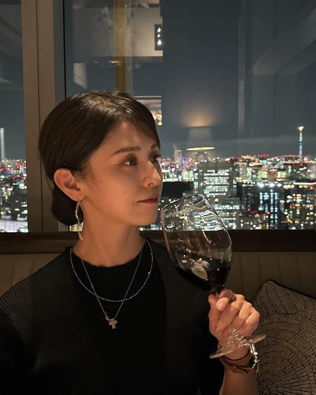 齋藤優紀さんのインスタグラム写真 - (齋藤優紀Instagram)「お酒大好き❤ ですが、トレーニングしてる人は、控えてる人も多いですよね🥹🥹 女性は多少のお酒なら、逆にいいらしいですよ😊💕 くわしくはフェルさんに聞いてね笑」12月1日 22時42分 - yuki_fit0828