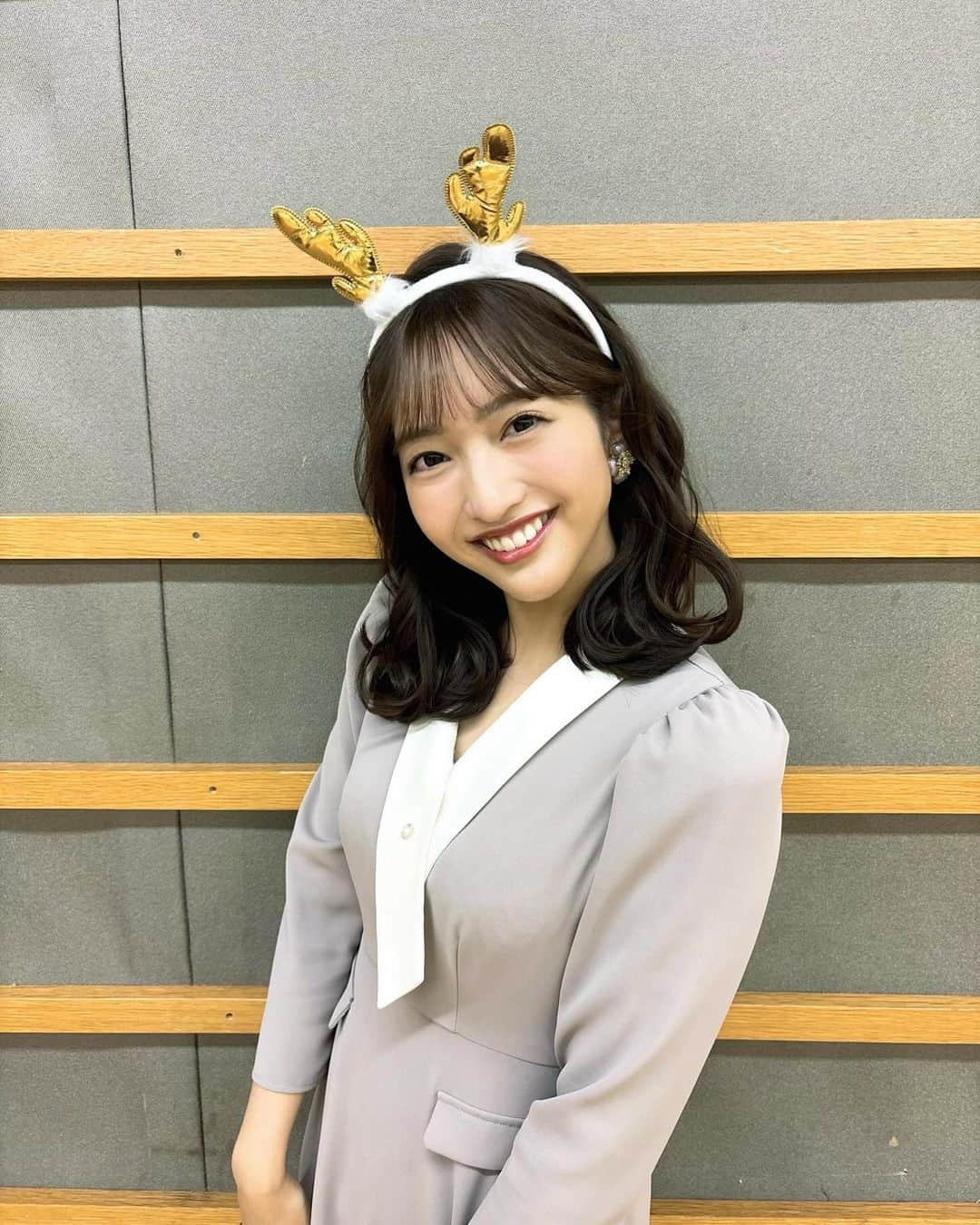 藤本万梨乃のインスタグラム：「* 今日から12月！お仕事でトナカイのカチューシャつけました❄️ 一年早いなぁ。。。」