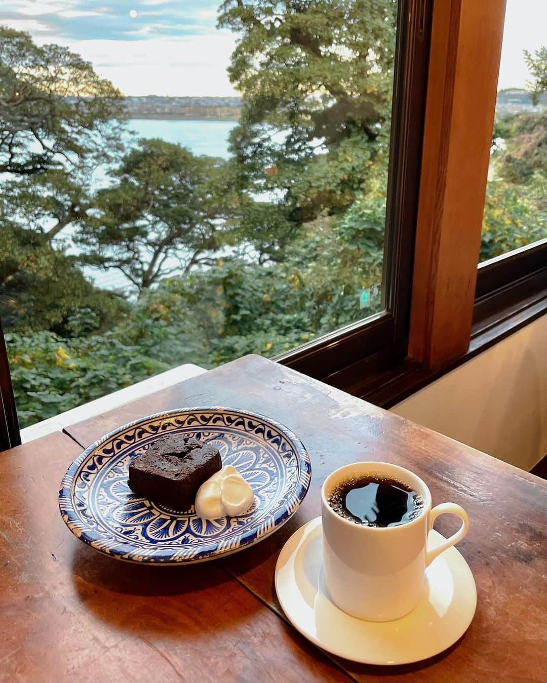 金子実加さんのインスタグラム写真 - (金子実加Instagram)「やっぱコーヒー×チョコレートケーキ☕️🍰  #cafe #カフェ #コーヒー #珈琲 #チョコレート #チョコレートケーキ #チョコレートソムリエ」12月1日 22時34分 - kanekomika0127