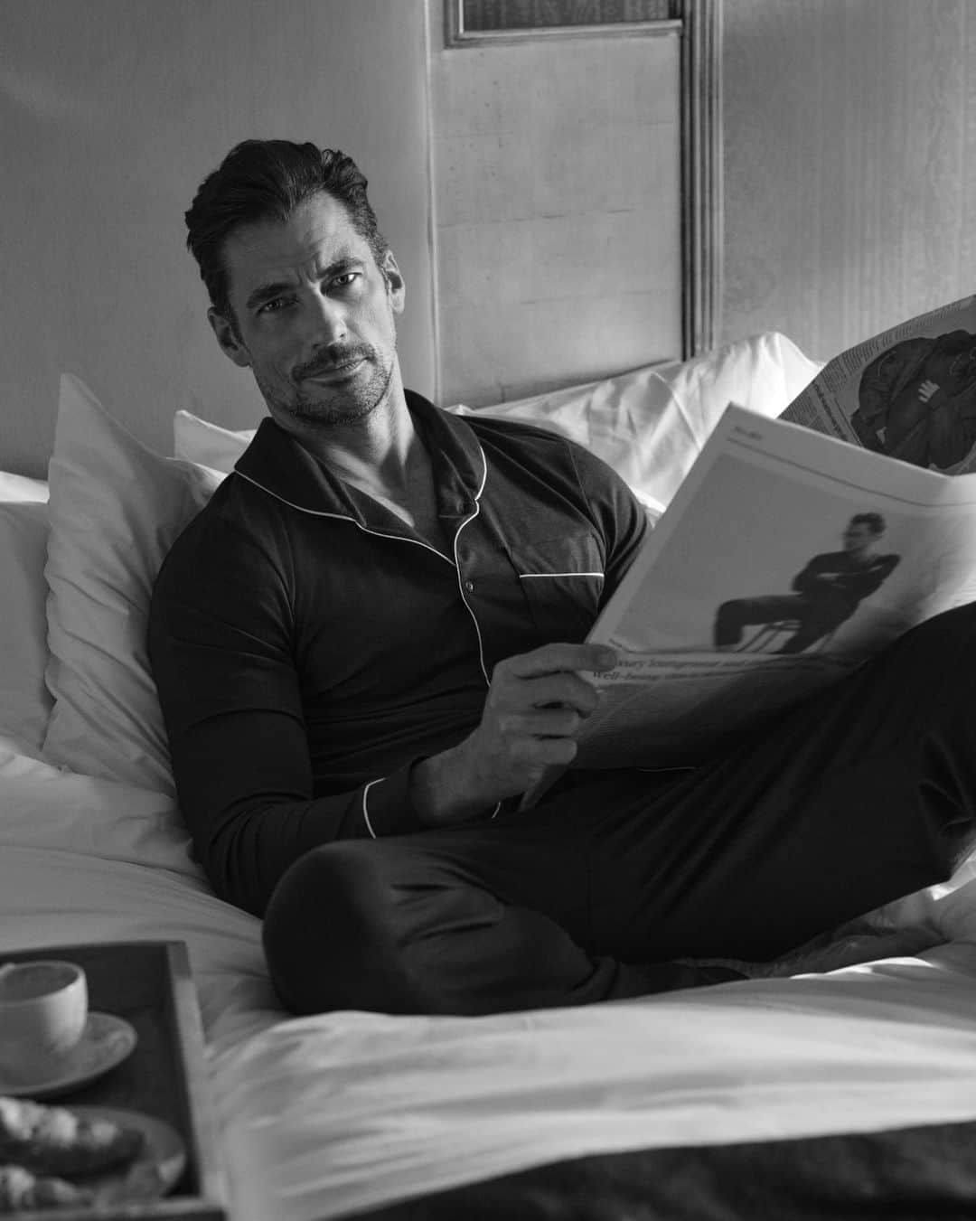 ハケットのインスタグラム：「The luxurious sleepwear in our Hackett London x David Gandy Wellwear collection combines Hackett's tradition of bridging the gap between past and present to meet the needs of the contemporary man, with Wellwear’s well-being focused fabric treatments.  Traditional styles such as the Ultimate Pyjama Set, with a piped shawl neck shirt and relaxed fit pants with side seam pockets, are elevated by Wellwear´s skin-caring technology to bring innovative modern garments to your wardrobe.  #HackettLondon #HowToHackett #HackettxWellwear @davidgandywellwear  @davidgandy_official」