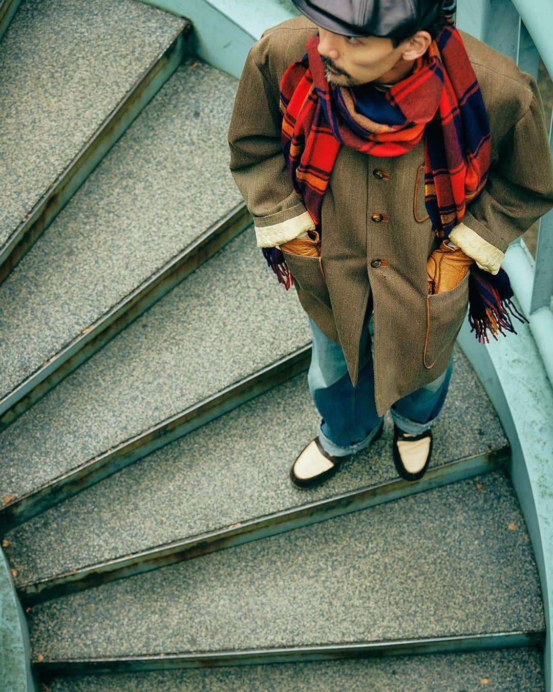 TOMORROWLAND_Mensさんのインスタグラム写真 - (TOMORROWLAND_MensInstagram)「. STAFF STYLE of MAGNIBRG  Yuichiro Tanabe : @yuichirotanabe1987  SUPER A MARKET / LAND OF TOMORROW / MAISON et VOYAGE Buyer  Fire Red Tartan 97-04-35-04404 / ¥35,200 (tax in)  [取り扱い店舗] トゥモローランド メンズ取り扱い店舗 トゥモローランド オンラインストア  #magniberg  #fw23 #tomorrowland_mens  #tomorrowland_jp」12月1日 22時37分 - tomorrowland_mens