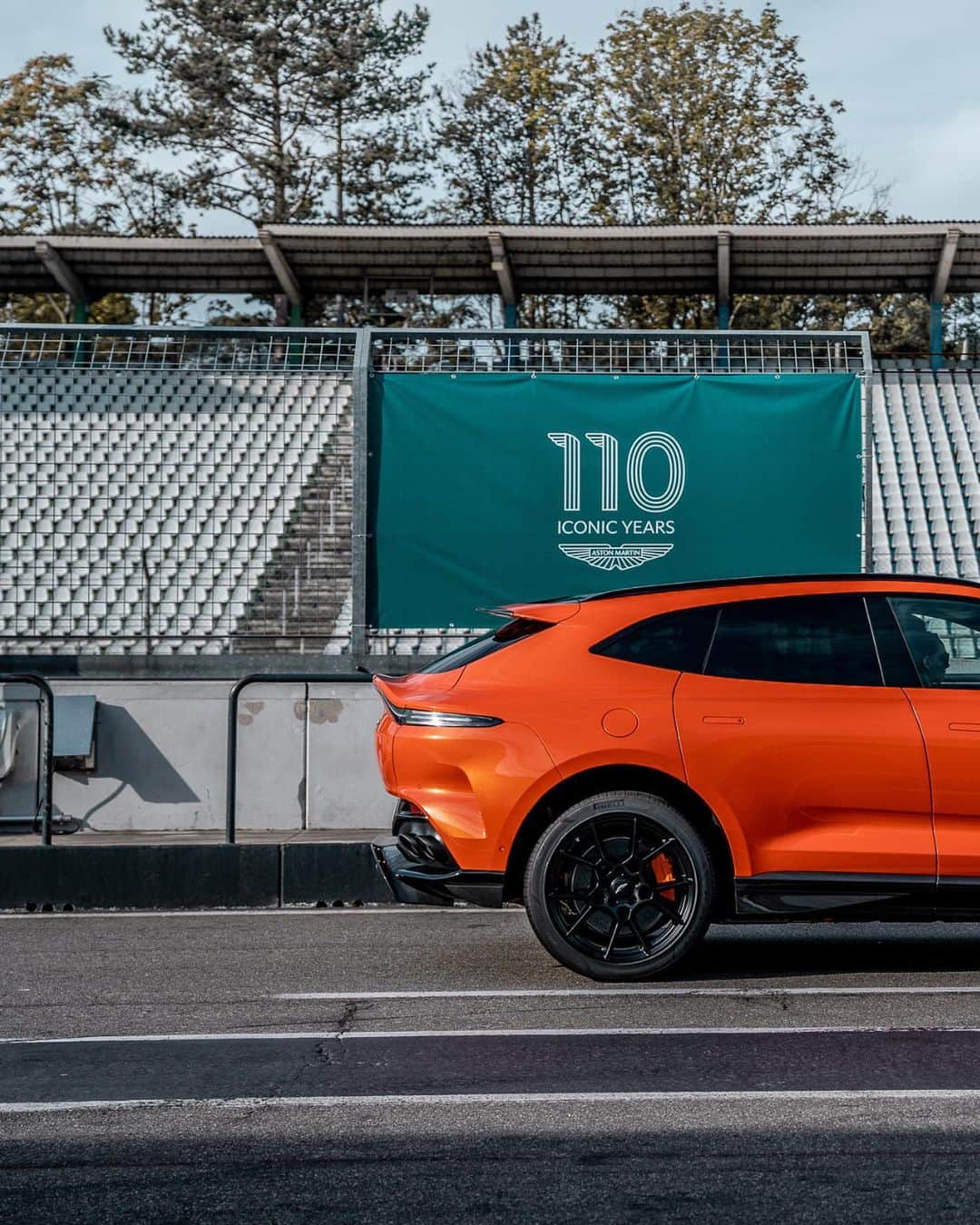 アストンマーチンさんのインスタグラム写真 - (アストンマーチンInstagram)「A master of all trades.  As competent on the Hockenheimring as it is on-road. The supercar of SUVs.  #AstonMartin #DBX707 #POWERDRIVEN」12月1日 22時39分 - astonmartin