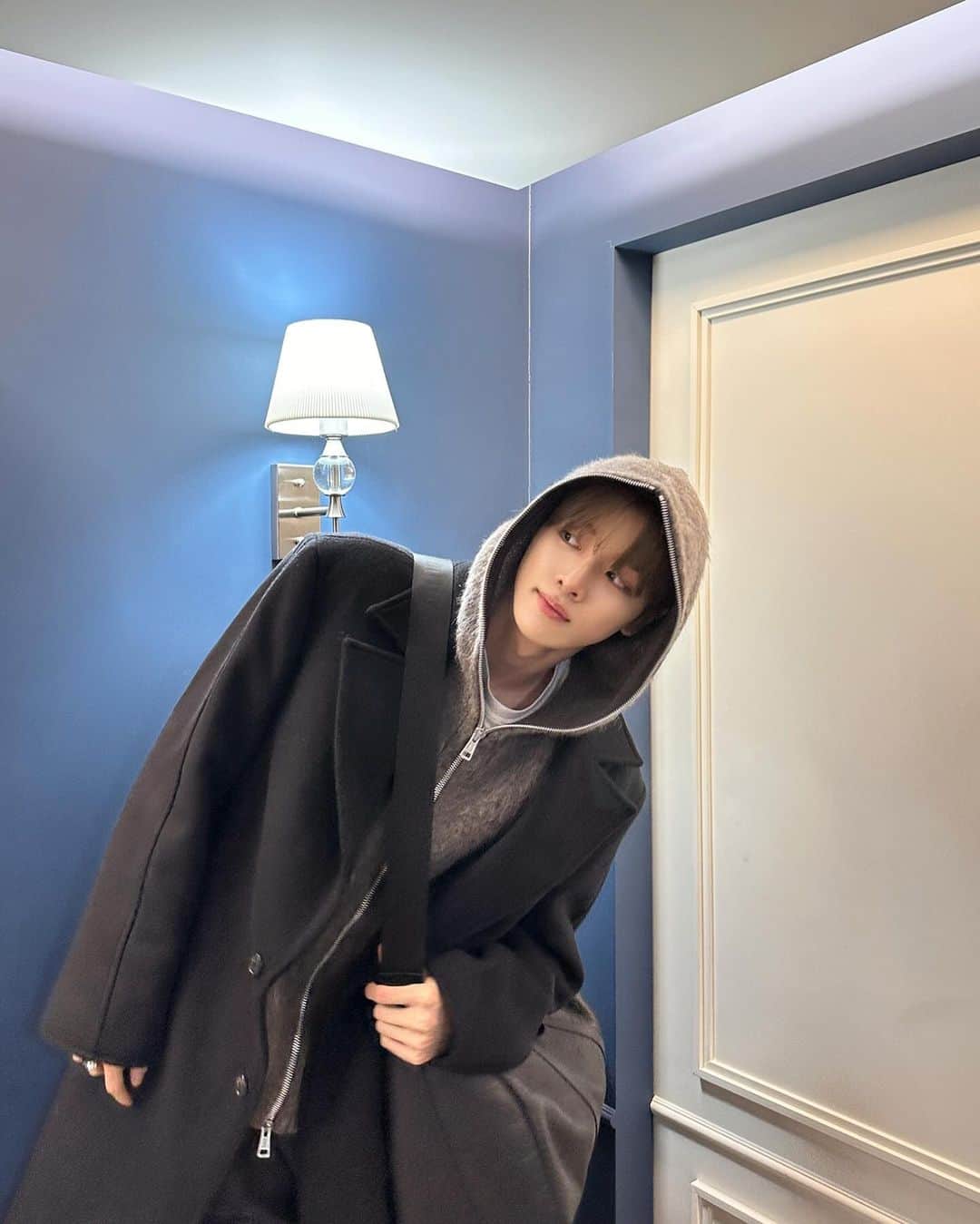 RIIZEのインスタグラム：「coat n hoodie 🧥  #RIIZE #라이즈  #SUNGCHAN #성찬  #RISEandREALIZE」