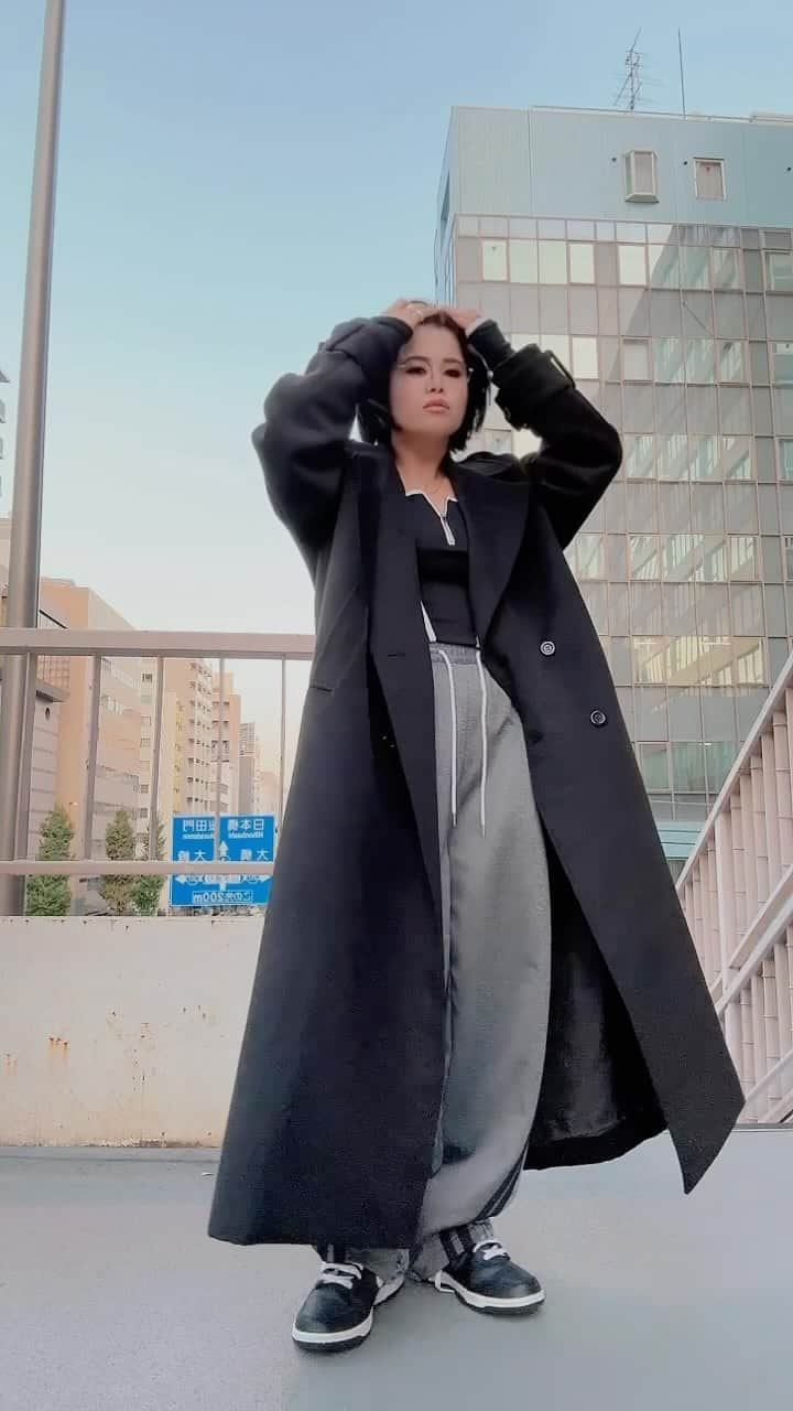 金子若菜のインスタグラム：「⠀ 左のポケットに手が全然入れれなくてだせぇ😇」