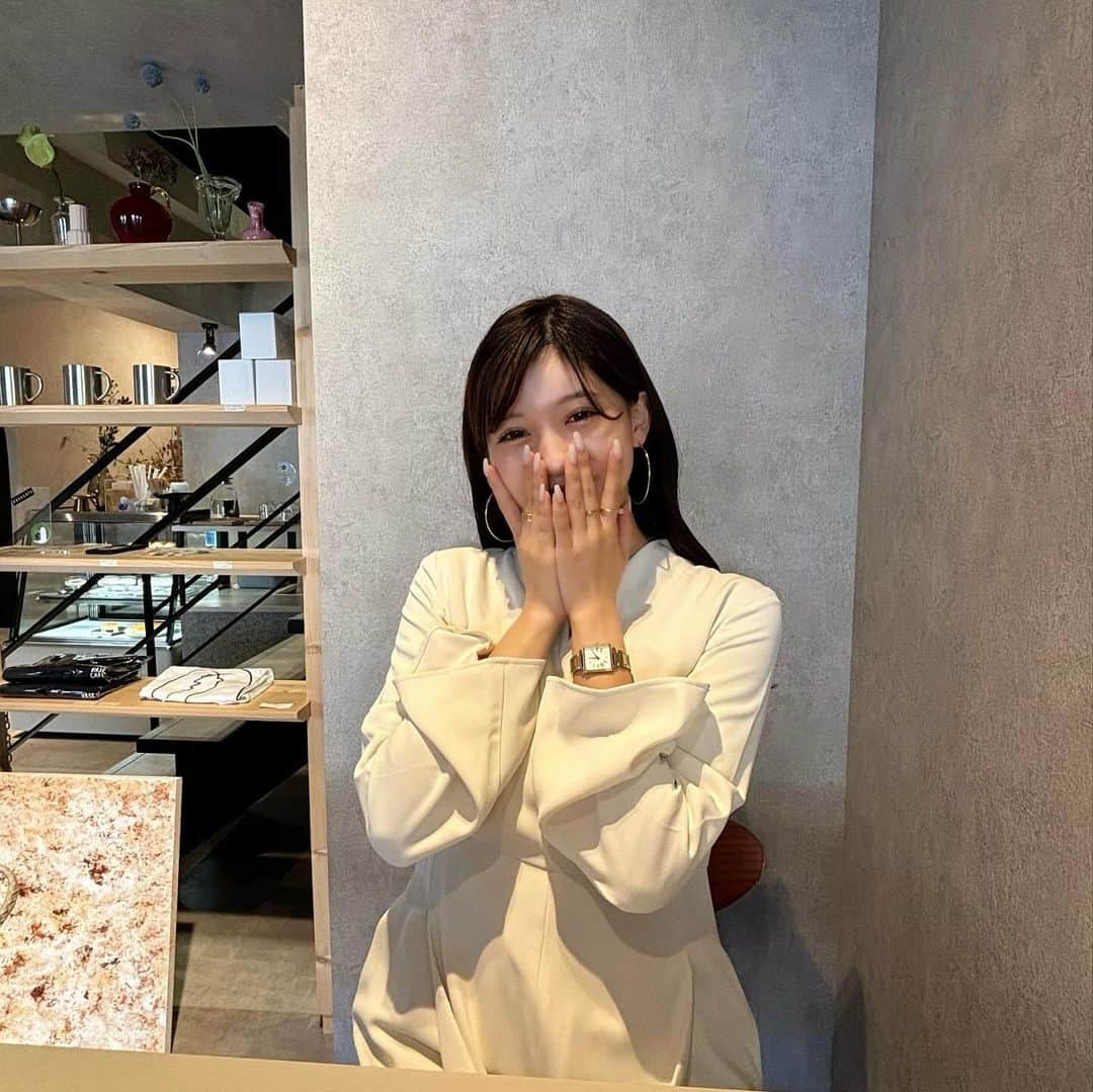 ましゅろ～のインスタグラム：「ジャンパースーツほんとかわいい♡ でも脱ぎ着がたいへんなんだよなぁ」