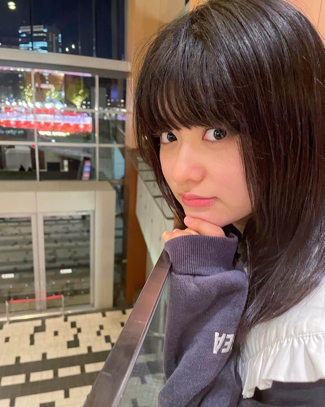 凛美のインスタグラム：「◡̈ ⁡ 写真とは全然関係ないけど 最近イヤホンが壊れまして(そして紛失しまして) おうちにあった有線のイヤホンに変えたら 音が良すぎる！楽しい！ ⁡ おすすめ音楽あったら教えてください🎧 ⁡ ⁡」