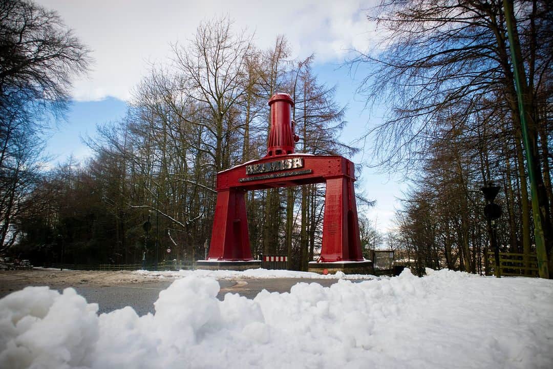 ベーミッシュ美術館のインスタグラム：「Weather update: Due to the snowy conditions today (Friday, 1st December), we may need to open later this morning. Our staff and volunteers are hard at work clearing snow across our museum site and we’ll keep everyone updated on opening times.   We’re sorry for any inconvenience, the safety of our visitors, staff and volunteers always comes first.    If you’ve got Grotto tickets booked for this morning (1st December), we will be sending you an email with further details.   We expect to be open as usual for our Christmas Evening tonight but will keep everyone updated should there be any further changes in the weather.   Thank you for your patience and understanding, and we’ll keep everyone updated on opening times on our social media and website.」