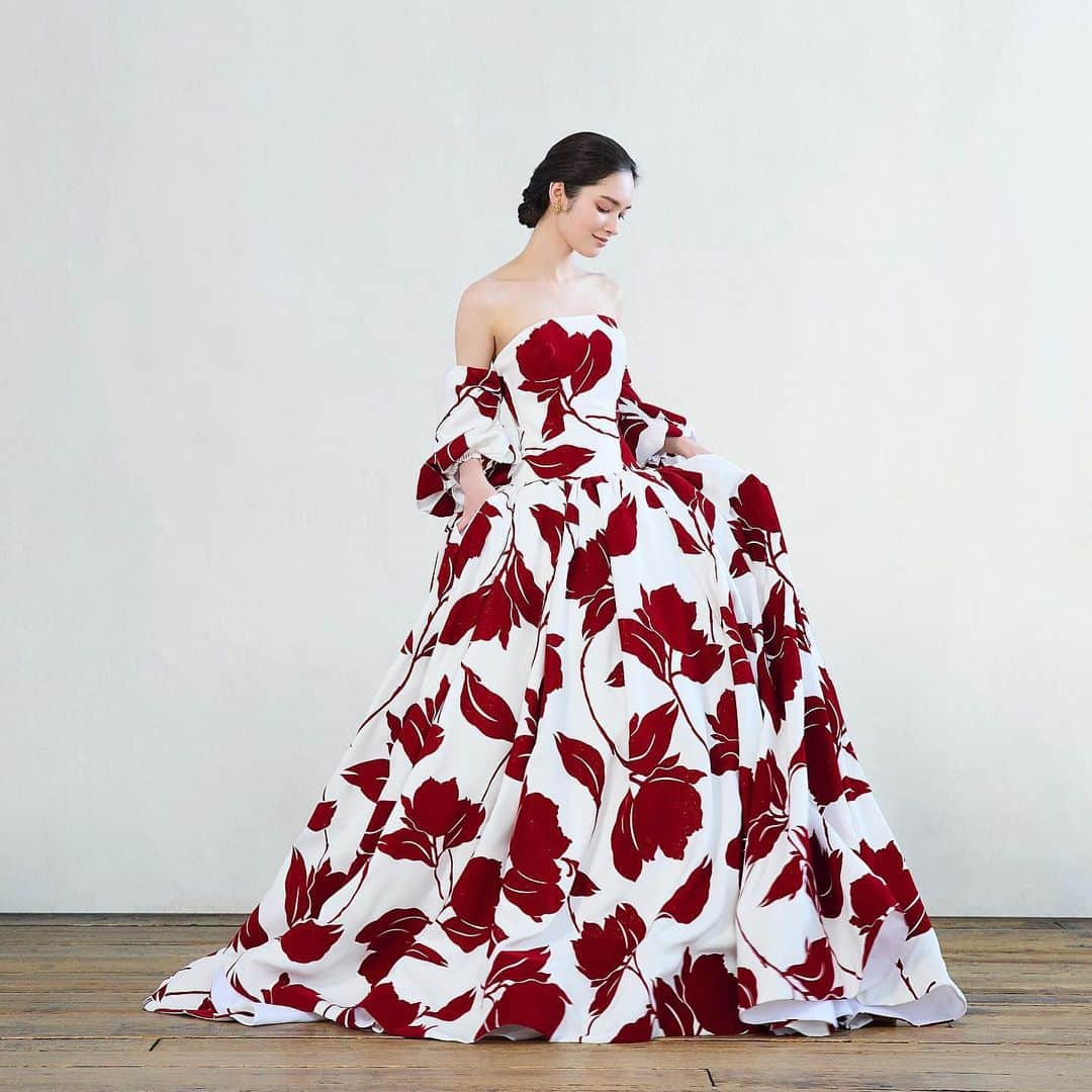 ハツコ エンドウのインスタグラム：「＊  Hatsuko Endo Weddings_  Hair&Makeup：Hatsuko Endo @akiko__endo  @hatsukoendo_okayama  @hatsukoendo_sakata  @hatsukoendo_hairmakeup   Dress：Coco／Red @a_by_hatsukoendo  Hatsuko Endo_No.8407  Accessories：Hatsuko Endo Weddings  #hatsukoendo  #hatsukoendoweddings #hatsukoendobeauty #abyhatsukoendo  #wedding #dress #hair #makeup #bridal #photo #shooting #accessories #ハツコエンドウ #ハツコエンドウウェディングス #ウェディングドレス #カラードレス #エーバイハツコエンドウ #ブライダル #ビューティー #ヘアメイク #撮影 #プレ花嫁 #日本中のプレ花嫁さんと繋がりたい #アクセサリー #美容師」
