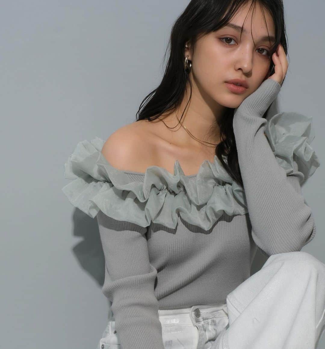 のインスタグラム：「12/1(金)〜12/4(月)ALL10%OFF 公式オンライン&店舗同時開催中📣 さらにノベルティフェア同時開催🎁  Recommend Item✨ @rirandture_official   🏷️オーガンフリルニット price：¥14,630 color：黒、ミント、グレージュ、特殊黒 ⁡ 商品の詳しい情報はタグからcheck☑︎ ⁡ ————————————————— ⁡ ▶▶︎▶︎news  12/1(金)〜12/4(月) 全品10%OFF 公式オンライン&店舗同時開催中📣 さらにノベルティフェア同時開催🎁 ⁡ ▶▶︎▶︎information ⁡ ☑︎📩メルマガ登録でお得な情報をGET‼︎ 不定期でお得なキャンペーン実施します✨ ⁡ ☑︎公式オンラインサイトArpege storyで 店舗在庫状況がご確認いただけるようになりました！ さらにネットで完売商品もお店に在庫があれば取り寄せ、お取り置き可能になりました💐(一部店舗のみ) ⁡ ————————————————— ⁡ #rirandture  #リランドチュール」