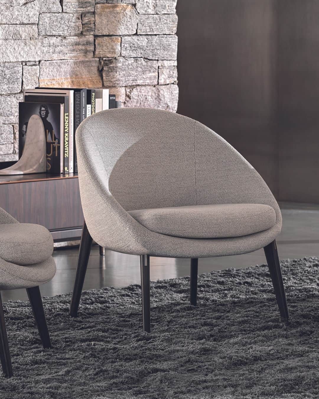 Minotti Londonのインスタグラム：「Designed by Italian-Danish duo @gamfratesi, Lido is a comfortable basket-like nest, with a round seat. The design is inspired by the 1950s, one of the key themes of the 2021 Indoor Collection, expressed in a seat with a continuous, enveloping curved line that defines the padded body.  The line recalls the typical stylistic marks of Brutalist architecture, with cushions adding a comfortable feel.  Tap the link in our bio to explore the Lido Lounge.  #minotti #minottilondon #gamfratesi #armchair #armchairs #madeinitaly #interiordesign #design #designlovers #italianstyle」