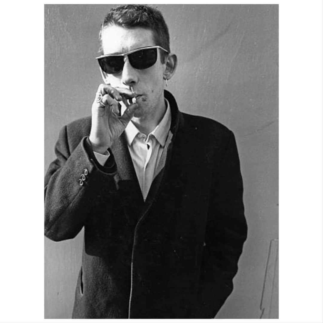 マット・ディロンさんのインスタグラム写真 - (マット・ディロンInstagram)「Shane MacGowan from Tipperary,  gambling and drinking at the age of five. Poetic genius, Thanks for bringing us the Pogues and all the great songs. RIP ☘️  #shanemacgowan #pogues」12月1日 17時43分 - mattdillon