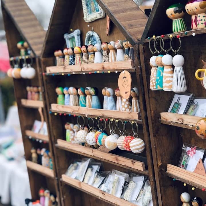 EINSHOP／アインショップさんのインスタグラム写真 - (EINSHOP／アインショップInstagram)「【朝市／日岡山公園第１駐車場前】12/2（土）9時から14時まで ◎出店情報  ＜ワークショップ、ハンドメイド雑貨のお店＞ ■Sri Anna／スリランカ布で作るハンドメイド雑貨・ドッグ用品 ■キマキマニッキ／古本、古雑貨、手づくり雑貨、絵のある雑貨 ■fleumede／季節の寄せ植、ドライフラワー、スワッグ ■Happy's antenna／ハンドメイド小物 手編み ドライフラワー、バルーン ■feather plus／マクラメ、天然石アクセサリー ■haos yard bloom／ドライフラワーアレンジメント ■心月／苔テラリウム・流木art、新鮮野菜『大根・さつまいも・白菜など』  ※販売商品の内容は変わる場合がございます  ※出店者は増減する場合があります ※雨天中止です  ・日時：12/2（土）9:00－14:00 ・会場：日岡山公園第１駐車場前 　〒675-0061 加古川市加古川町大野1682 ※無料駐車場・トイレあり ※公園内で犬の散歩をされる場合は、フンの始末は飼い主様の責任でお願いします。  #foodmarket #フードマーケット #青果 #オンザヒル #暮らし #アウトドア #イベント #オープンデパート #オープンデパート朝市 #ペットOK #加古川朝市 #roomette #ムサシ朝市 #ウェルネス #634朝市 #asaichi #マルシェ #朝市 #加古川ウェルネスパーク #日岡山第１駐車場 #あじさいフローラみき #河川敷朝市 #日岡山グラウンド #チェントクオーレハリマ #SAVEKAKOGAWAFES #SKF #スラックライン #ドッグスクール #eBIKE」12月1日 17時54分 - 634asaichi