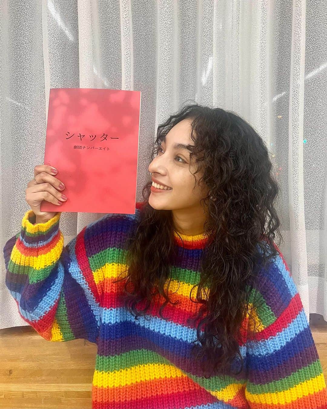 蒼葉えるのインスタグラム：「12月！舞台本番まで2週間切った🌈  集中稽古、頑張るぞーい！  この台本も販売されるので、 観劇後のお手土産にぜひ🌼  お座席も残り僅からしいです！ ご検討中の方はお早めに🏃‍♀️💨  (予約サイトはプロフィールにURL貼ってあります！)  たのしみだなあああ😋  #えるのふく🥟 で #pr #freada」