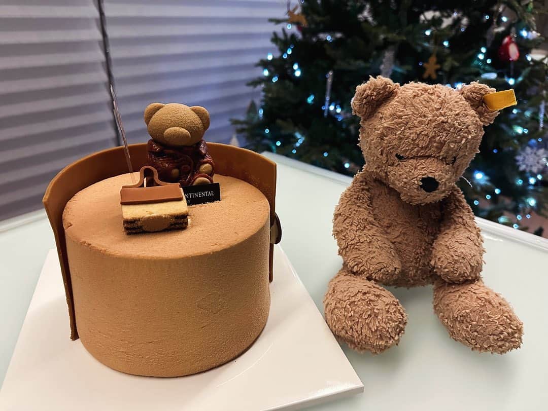 キム・スヒョンのインスタグラム：「Baby A wishing her @maxmara “bae” a happy birthday🐻 Turn up the volume!」