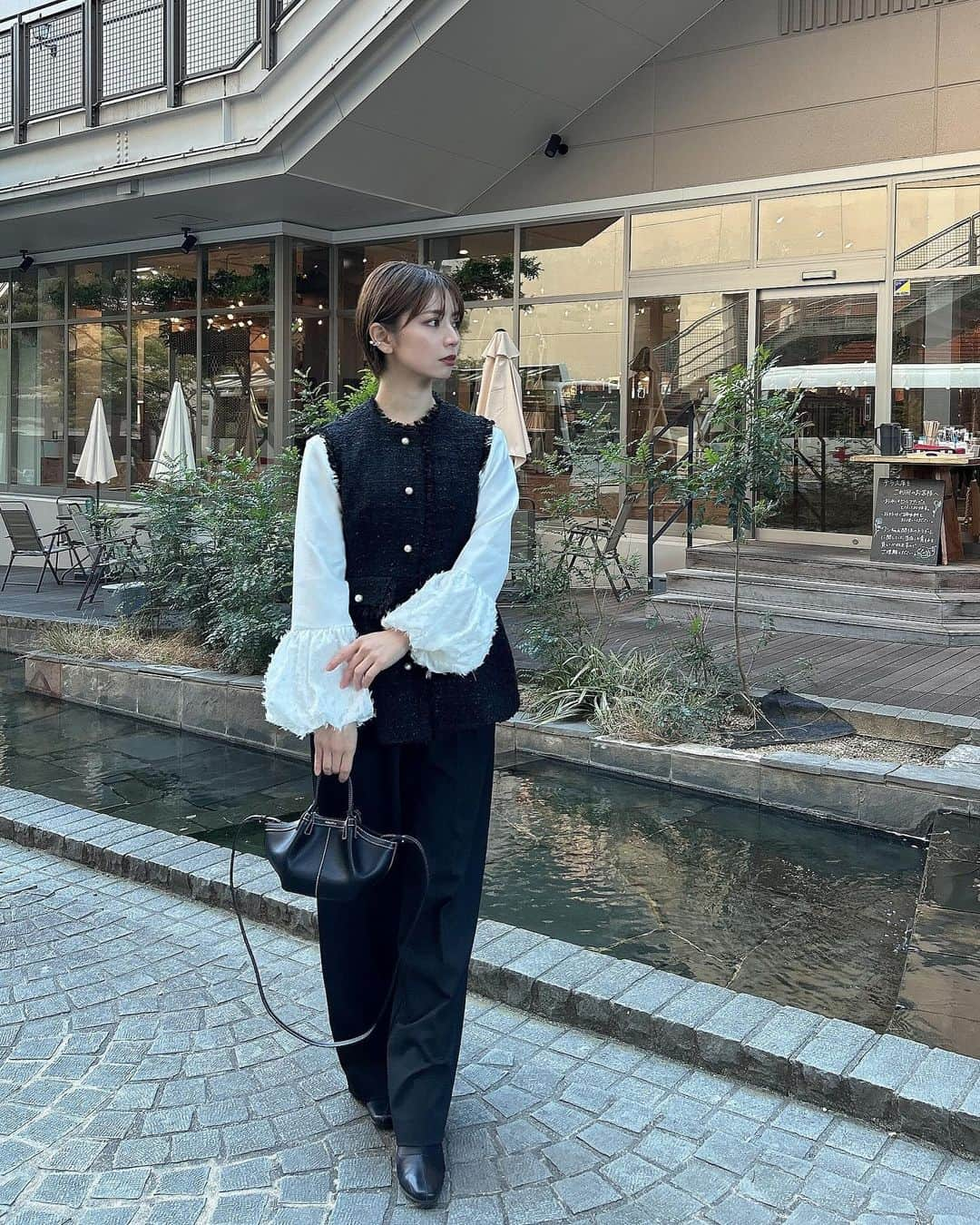 筒井愛実さんのインスタグラム写真 - (筒井愛実Instagram)「． @folnua_jp のmini bag ☻  中のものが出し入れしやすくて好き🫰 形もかわいい‼︎ ． @folnua_official  #Gifted #folnua #フォルニュア #code #ootd #30代コーデ #30代ファッション  #ママコーデ #ママファッション #大人コーデ #outfit #大阪ママ #関西ママ #男の子ママ」12月1日 17時49分 - manamin_158cm