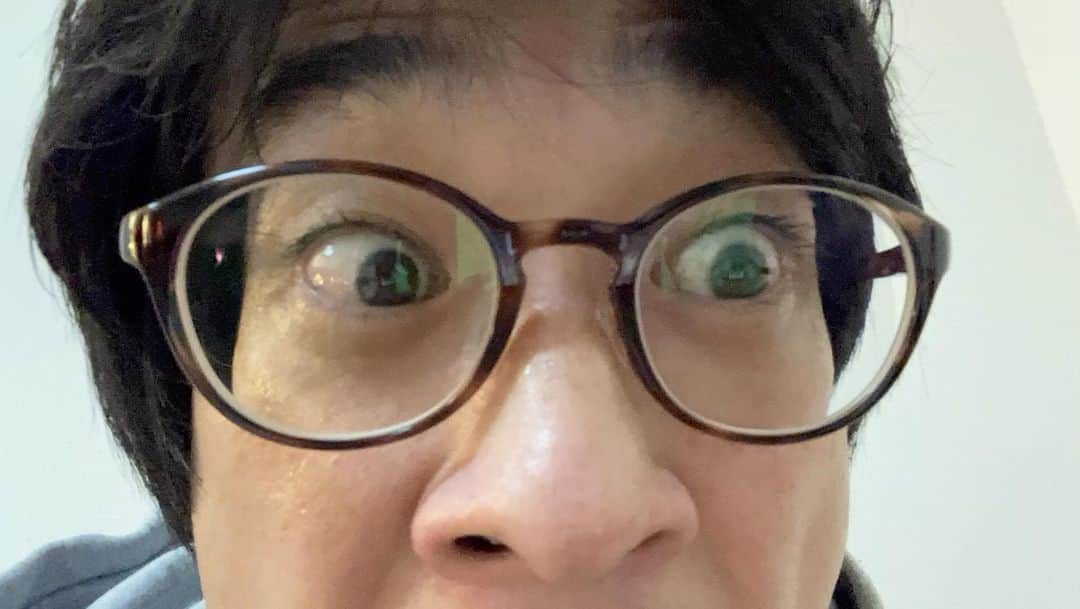 村上健志のインスタグラム：「密着。」