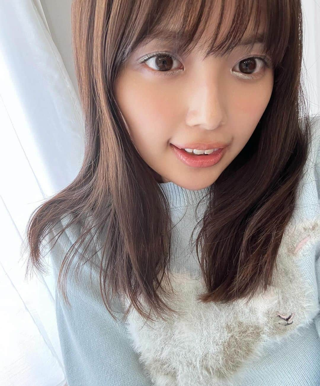 森日菜美さんのインスタグラム写真 - (森日菜美Instagram)「*･ﾟ bis1月号~💎🪞☁️ 本日発売です！ 毎回煌びやかな世界を存分に楽しませて頂き 本当に嬉しいのです。。是非よろしゅう☺︎」12月1日 17時50分 - hinami_mori