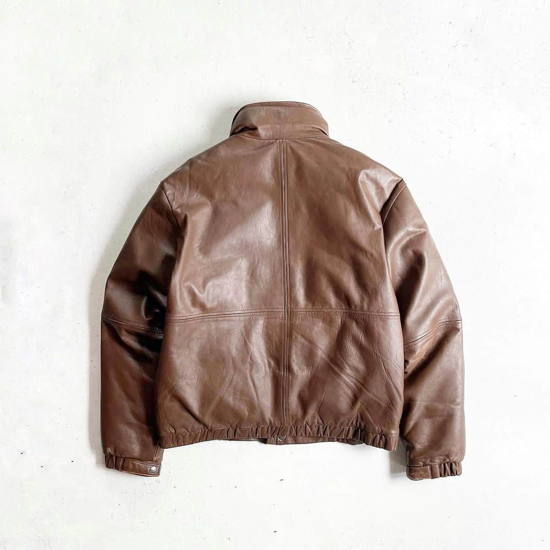 DROP...vintage select shopさんのインスタグラム写真 - (DROP...vintage select shopInstagram)「1980s Eddie Bauer Brown Leather  Goose Down Jacket  プレミアムクオリティーのグースダウン★  ブラウンレザーのダウンといえば90年代のアノ感じを思い浮かべがちですが、回ってきてすごく今な気がします。  これがエディーバウアーなとこにも意味があるかと。」12月1日 17時52分 - tokyo_drop