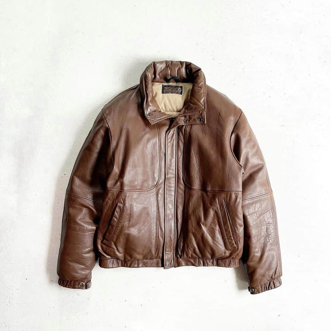 DROP...vintage select shopさんのインスタグラム写真 - (DROP...vintage select shopInstagram)「1980s Eddie Bauer Brown Leather  Goose Down Jacket  プレミアムクオリティーのグースダウン★  ブラウンレザーのダウンといえば90年代のアノ感じを思い浮かべがちですが、回ってきてすごく今な気がします。  これがエディーバウアーなとこにも意味があるかと。」12月1日 17時52分 - tokyo_drop