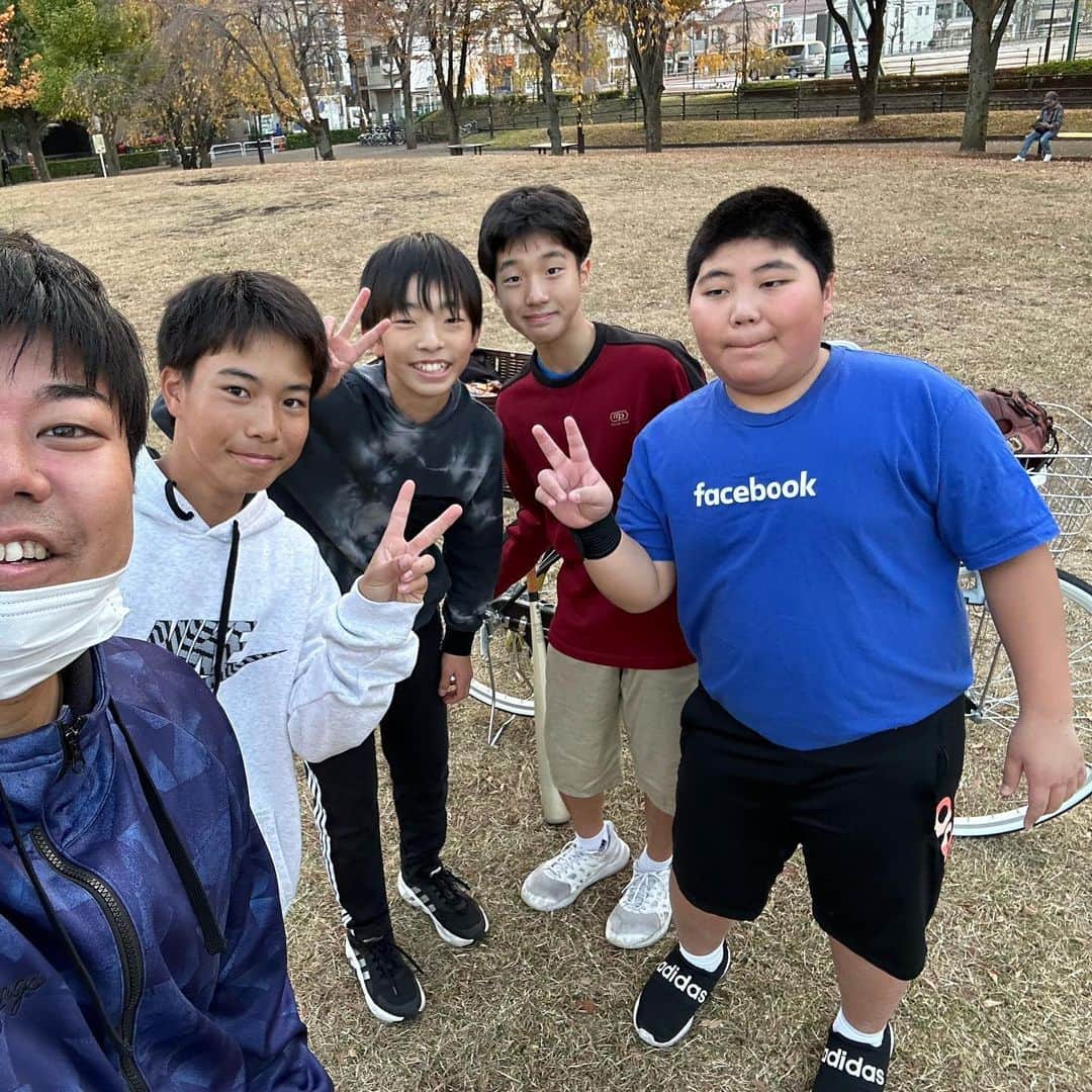 野球YouTuber向のインスタグラム：「・  #出会えばみなムコウズ #ムコウチルドレン #出会う少年たちのなかに #毎回ムコウ似の子がいるの草」