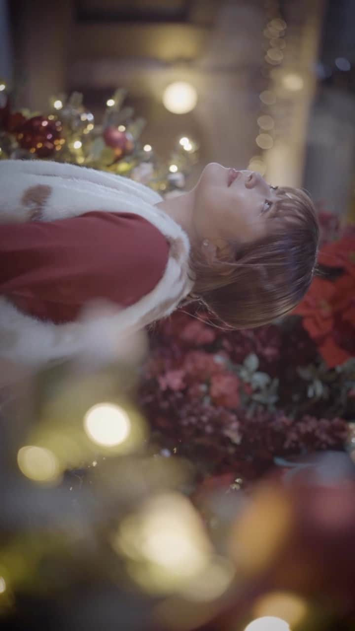 Miyuuのインスタグラム：「【新曲MVティザー映像！】 新曲「gingerbread」12月6日(水)配信リリース決定！ そして、リリース日には、香港で撮影したMusic Videoを公開。  ジンジャーブレッドラテのように、この季節のお供に、たくさんの人に届きますように🎄✨」