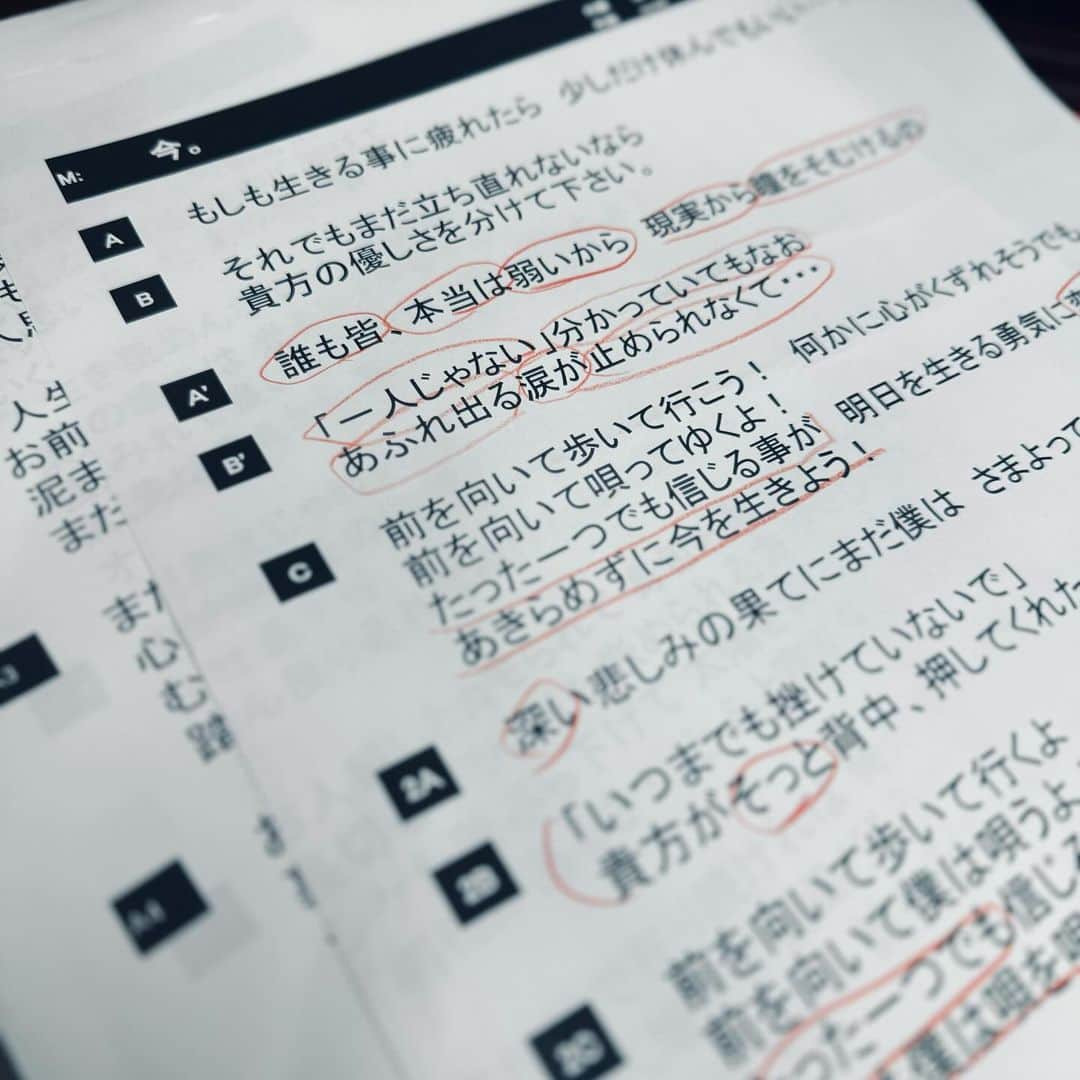 清木場俊介さんのインスタグラム写真 - (清木場俊介Instagram)「＜リリース情報＞ ／ ベストアルバム受注 締切まであと2日！ ＼  現在受注中の4th BEST ALBUM 『唄い屋・BEST Vol.4』 締切は【12月3日(日) 23:59】まで！  再レコーディングの末に過去の己を超えた全14曲。 特設サイトでは全曲試聴いただけます！  完全受注生産のため、手に入れることができるラストチャンス！ この機会にぜひお買い逃しなく！！！  ／ さらに！ ベストアルバム連動キャンペーン まもなく締切！ ＼ W購入特典として、 『唄い屋・BEST Vol.4』と映像作品の“両方”をご購入いただいた方の中から 抽選で111名様へ『直筆サイン入りポスター(非売品)』をプレゼント！  ご応募は【3日(日)23:59】まで。 超貴重なアイテムをゲットできる絶好のチャンス！ 奮ってご応募ください！  (STAFF)  #清木場俊介 #唄い屋 #UTAIYARECORDSUNITED #ベストアルバム #BESTALBUM #唄い屋best #サイン入りポスター #W購入特典」12月1日 18時01分 - kiyokiba_shunsuke